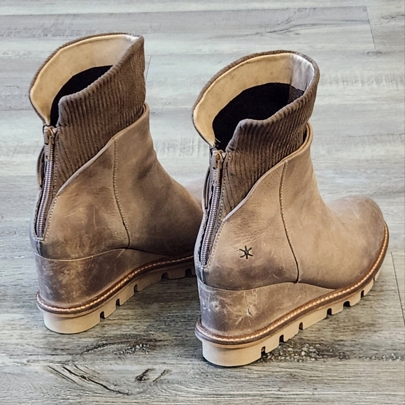 Patrizia Bonfanti Wedge Distressed Ankle Booties - Picture 4 of 13